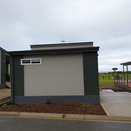 Nrma Victor Harbor Beachfront Holiday Park Exterior photo