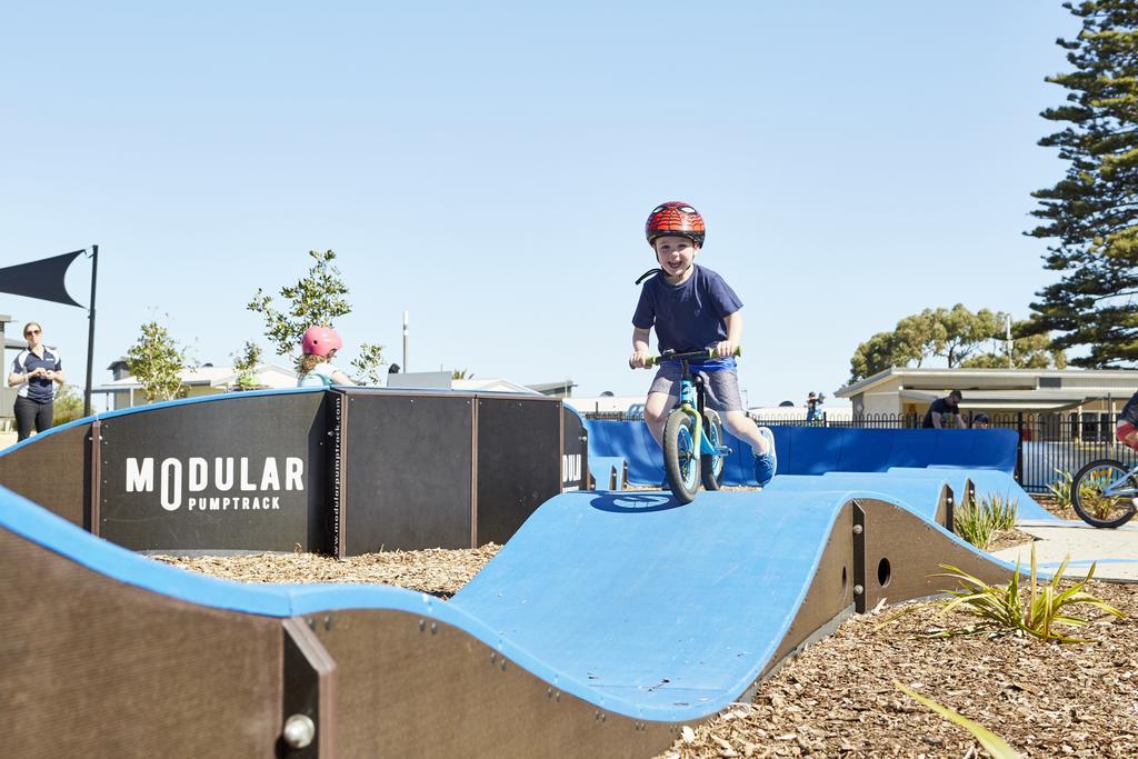 Nrma Victor Harbor Beachfront Holiday Park Exterior photo